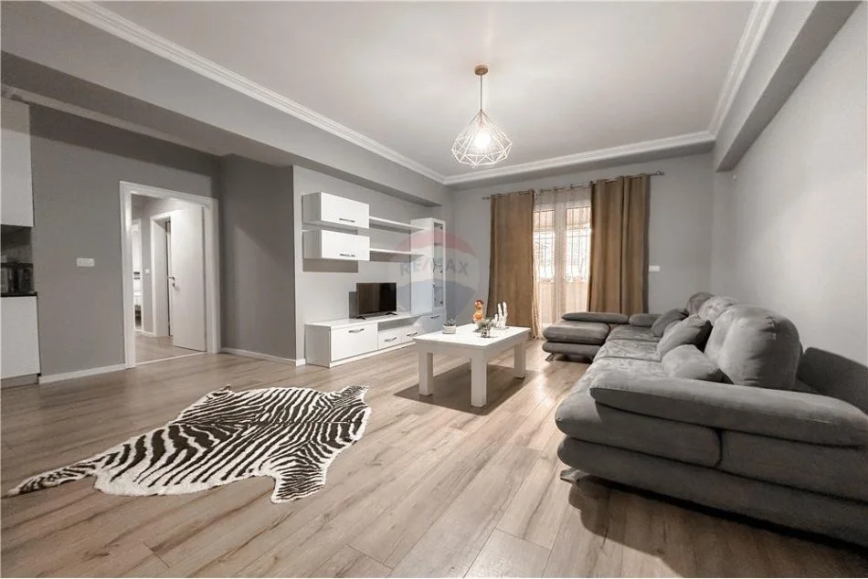 Tirane, jepet me qera apartament 2+1 Kati 1, 115 m² 850 € (Sami Frasheri)