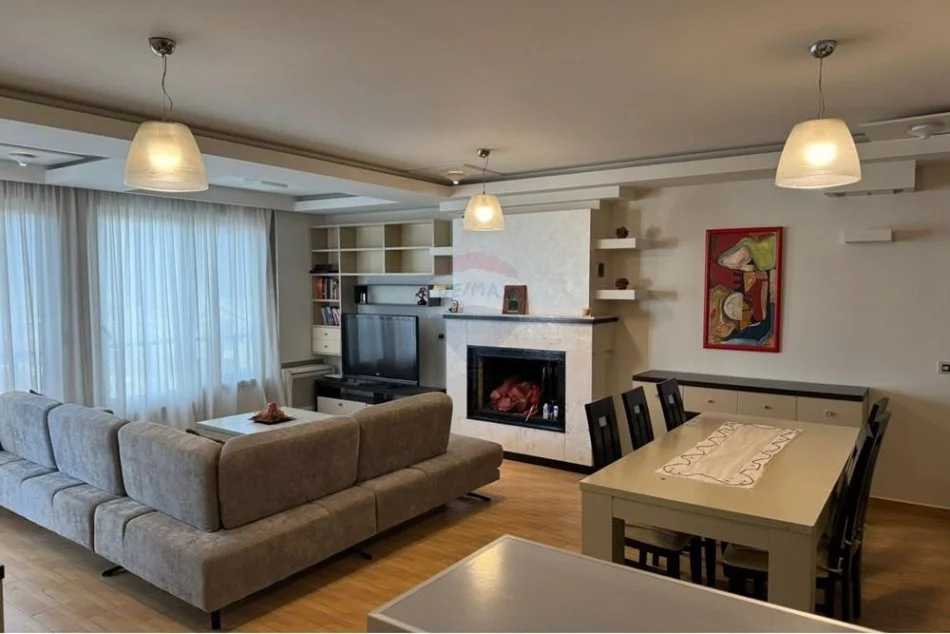 Tirane, jepet me qera apartament 2+1 , 135 m² 900 € (Komuna Parisit)