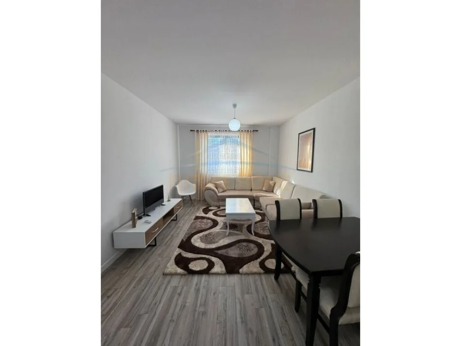 Tirane, jepet me qera apartament 1+1+Ballkon Kati 5, 67 m² 450 € (UNAZA E RE)