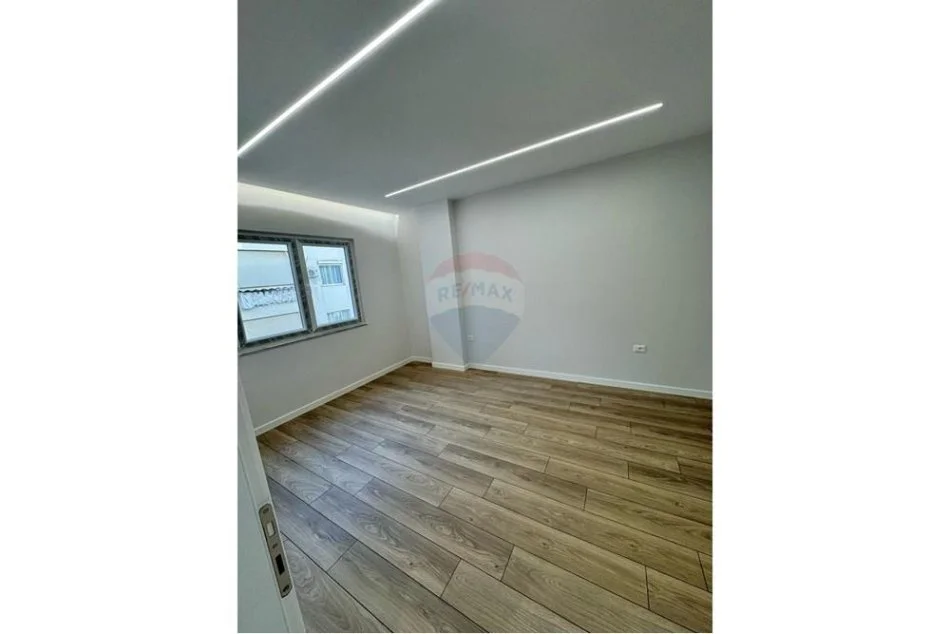 shitet , 65 m² 120.000 € (Shitet apartament 1 + 1 Kodra Diellit)