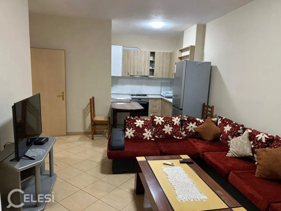 Tirane, jepet me qera apartament 1+1+Ballkon Kati 4, 70 m² 410 € (RRUGA TEODOR KEKO)