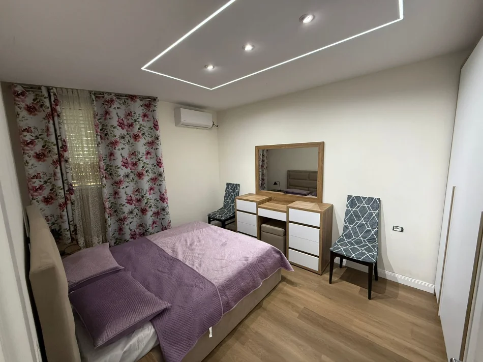 Tirane, jepet me qera apartament 2+1 Kati 2, 58 m² 750 € 