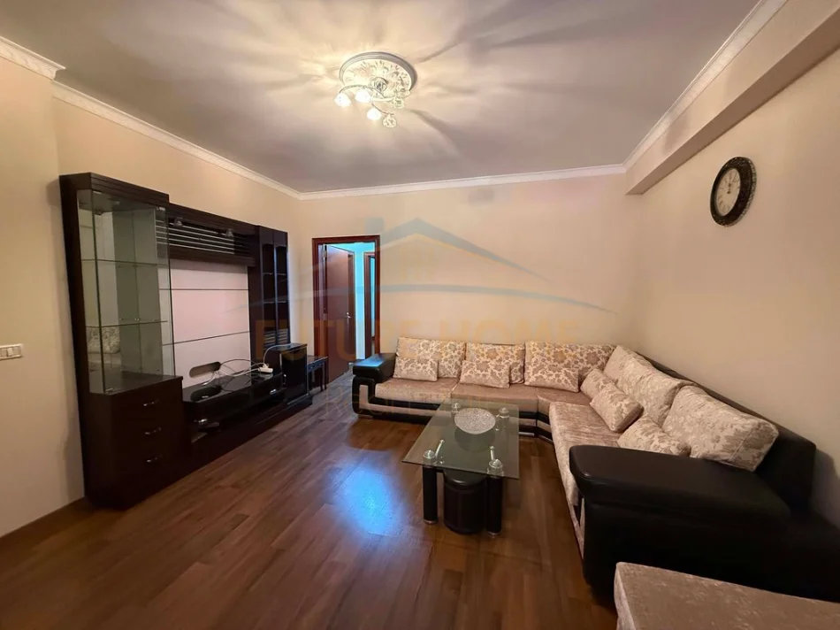 Tirane, jepet me qera apartament 2+1+2 Kati 7, 107 m² 550 € (ASTIR , Prane Viles L)