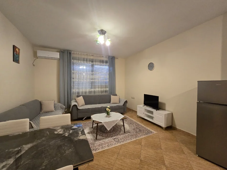 Tirane, jepet me qera apartament 2+1+Ballkon Kati 5, 105 m² 800 € (rruga e kosovareve)