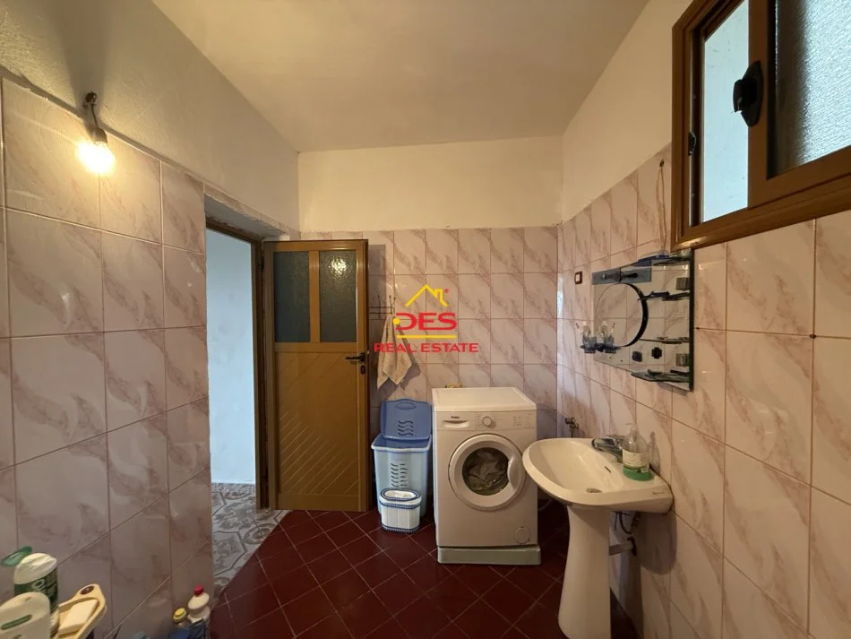 Vlore, shitet shtepi 2+1+Ballkon Kati 0, 219 m² 500.000 € (Rruga Petro Marko)