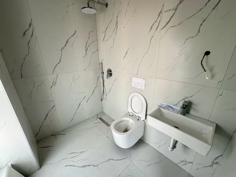 Tirane, jepet me qera apartament GARSONIERE Kati 4, 30 m² 300 € (Pasho Hysa)