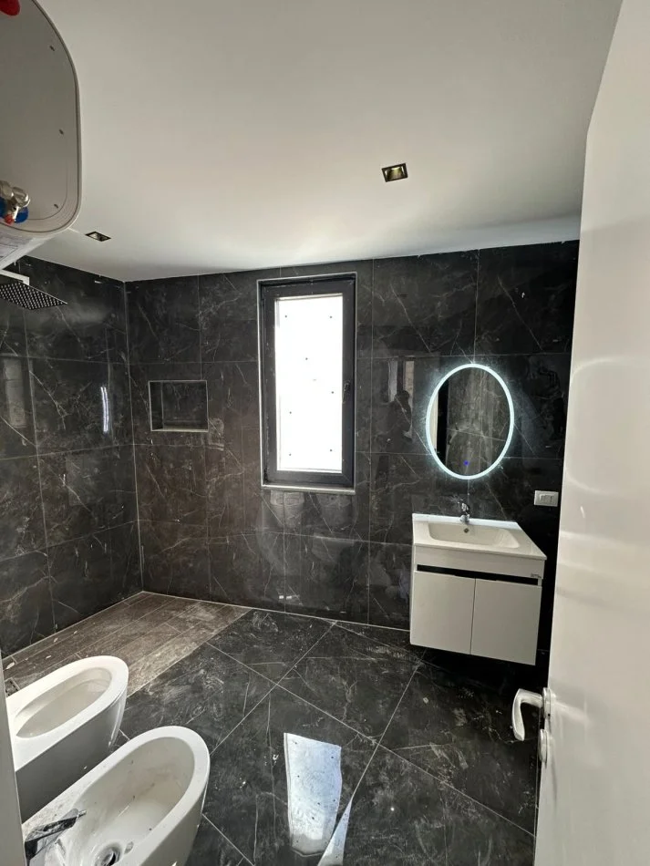 Tirane, shitet apartament 3+1 Kati 4, 132 m² 200.000 € (Astir)