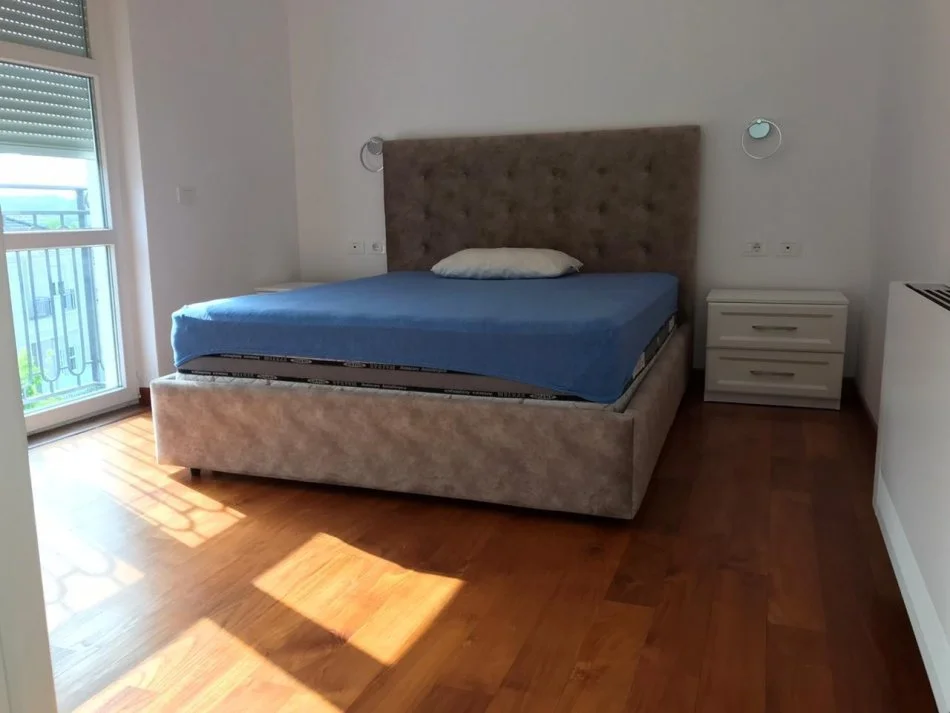 Tirane, jepet me qera Vile 4+1 , 335 m² 4.300 € (TEG)