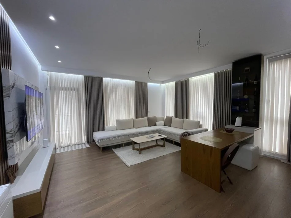 Tirane, shitet apartament 3+1+Ballkon Kati 3, 130 m² 352.000 € (Bulevardi i Ri)