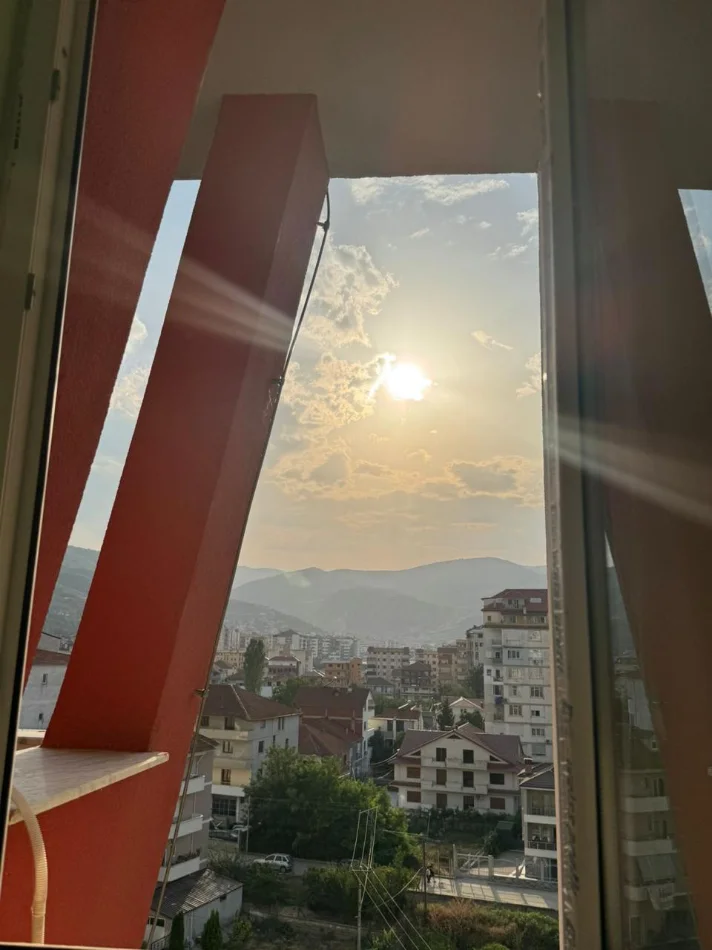 Pogradec, jepet me qera apartament 1+1+Ballkon Kati 5, 40 € (Rruga kryesore perballeme me hotel 1 Maji)