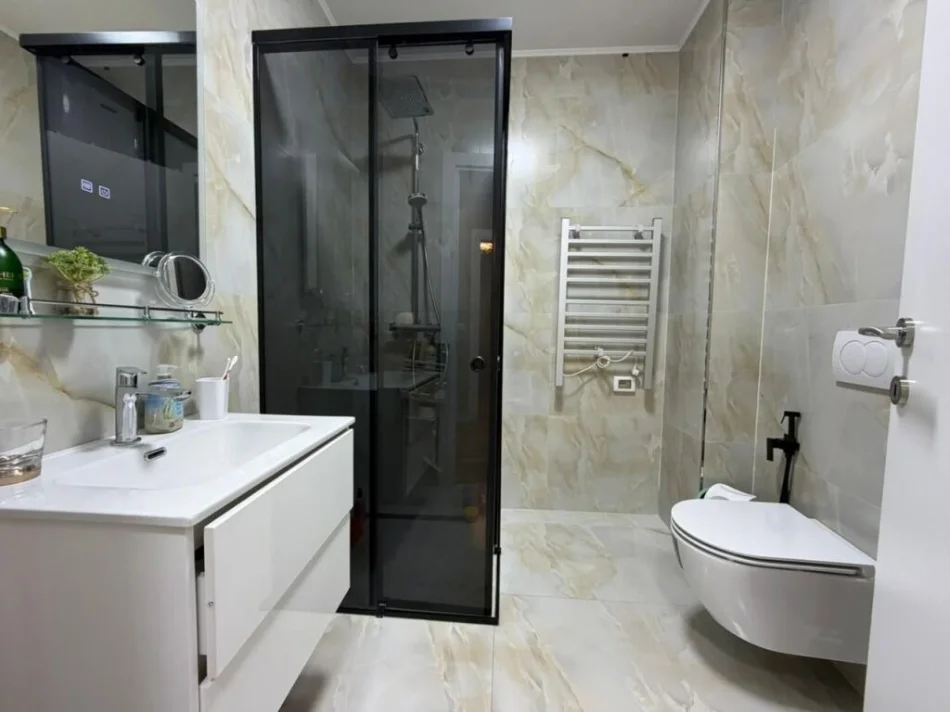 Tirane, jepet me qera apartament 2+1+Ballkon Kati 9, 140 m² 2.200 € (Liqeni artificial)