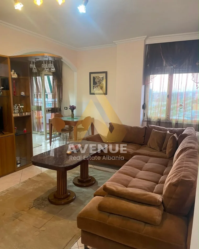Tirane, jepet me qera apartament 2+1+Ballkon Kati 7, 96 m² 750 € (Bulevardi Zogu 1)