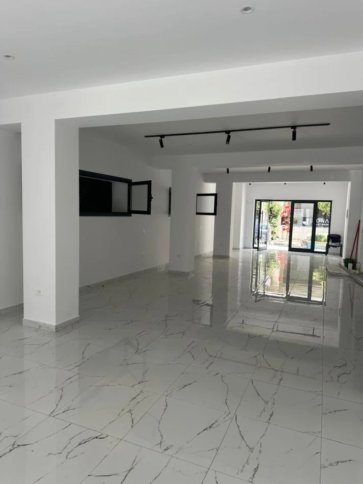 Durres, jepet me qera ambjent biznesi Kati 2, 202 m² 3.000 € (Muzeumi Durres)
