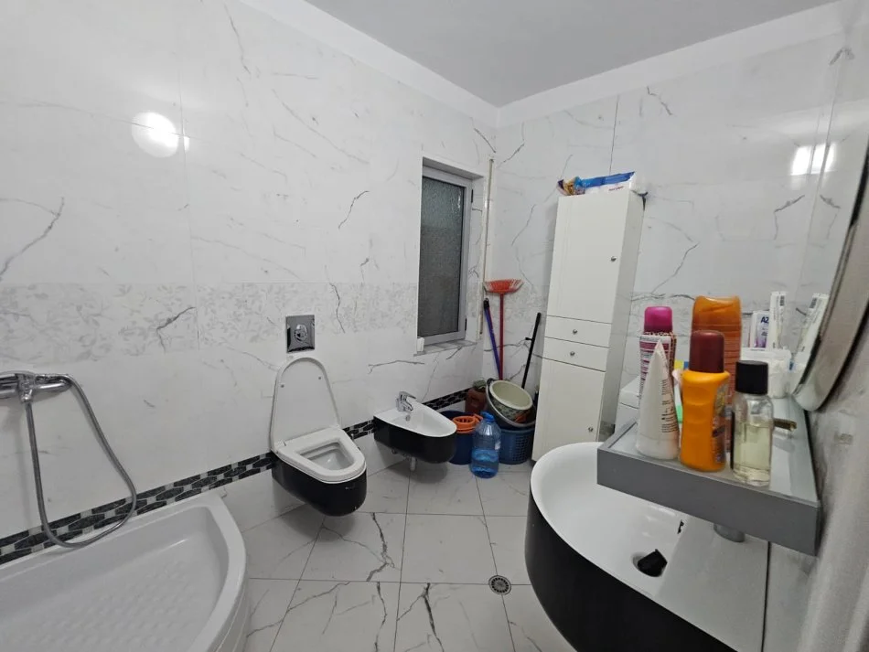 Durres, shitet apartament 2+1+Ballkon Kati 6, 80 m² 130.000 € (Lagjia 13 Durres) MLS # 530581007-87
