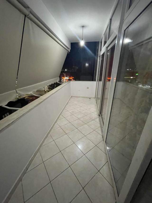 Tirane, jepet me qera apartament 1+1+BLK Kati 3, 75 m² 40.000 Leke (Laprake)