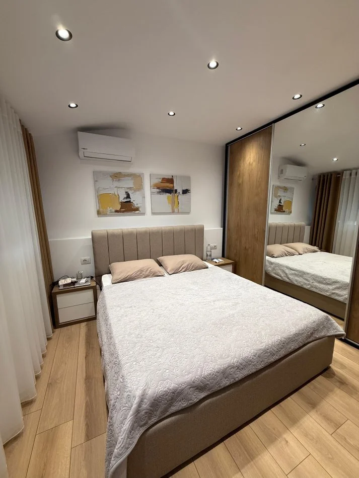 Tirane, jepet me qera apartament 1+1 Kati 8, 60 m²  (Don bosko)