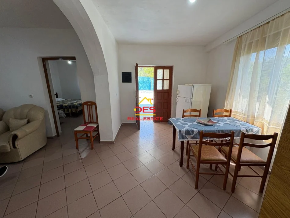Vlore, jepet me qera shtepi 2+1+Ballkon Kati 0, 110 m² 250 € (Rruga Demokracia)