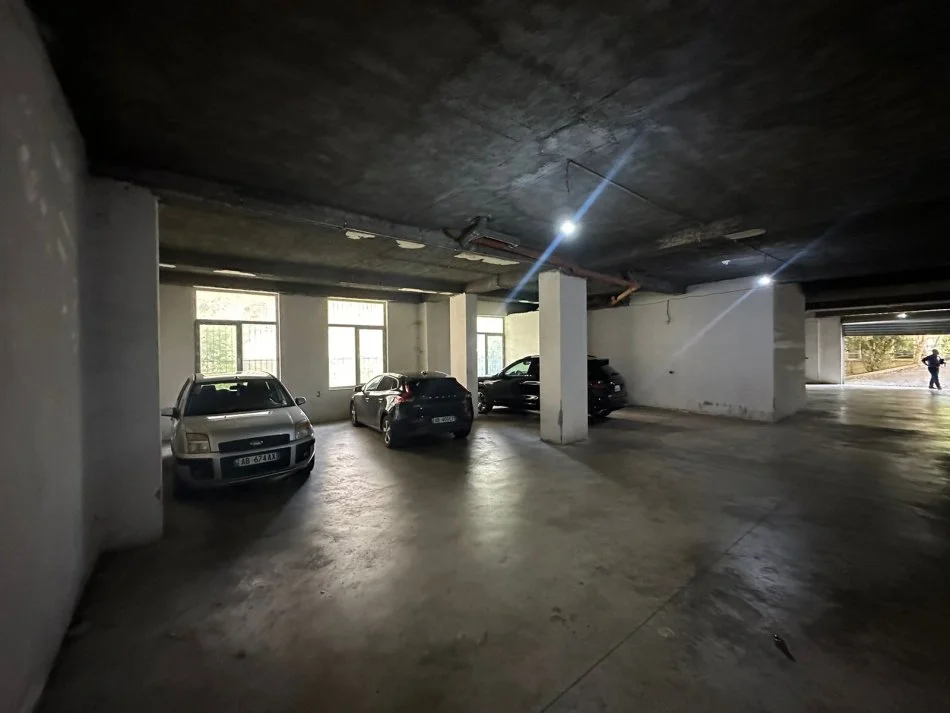 Tirane, jepet me qera ambjent biznesi Kati -1, 332 m² 1.300 € (Kodra e Diellit)