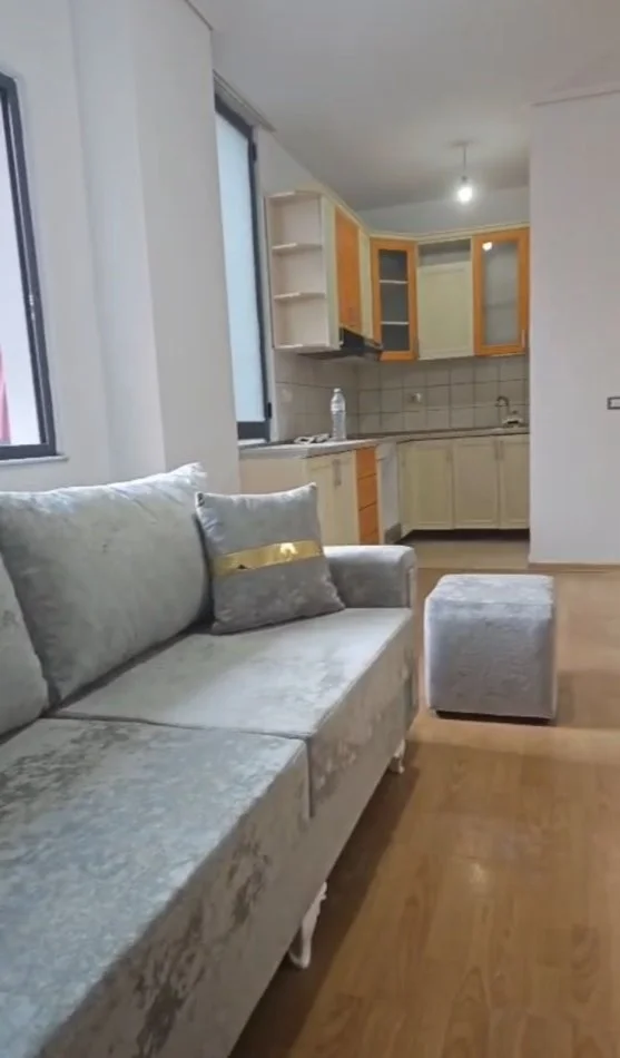 Tirane, jepet me qera apartament 2+1+Ballkon Kati 3, 110 m² 500 € 