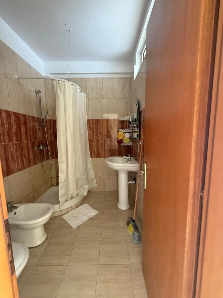 Durres, jepet me qera apartament 1+1+Ballkon Kati 4, 350 € 