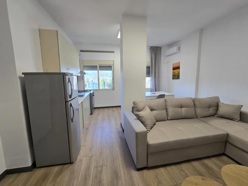 Tirane, shitet apartament 2+1+Ballkon Kati 5, 185.000 € (Kristal center)