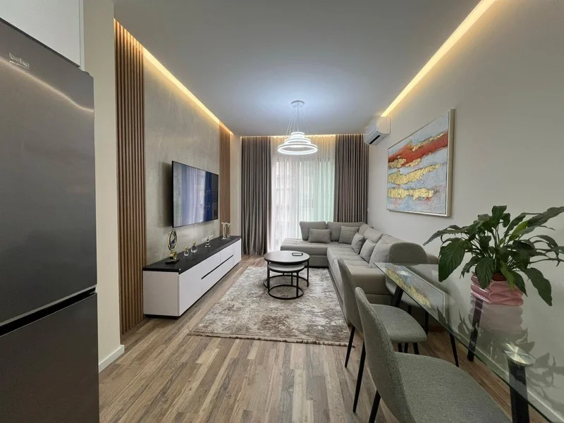 Tirane, jepet me qera apartament 1+1+Ballkon , 70 m² 900 € (Rruga Margarita Tutulani)