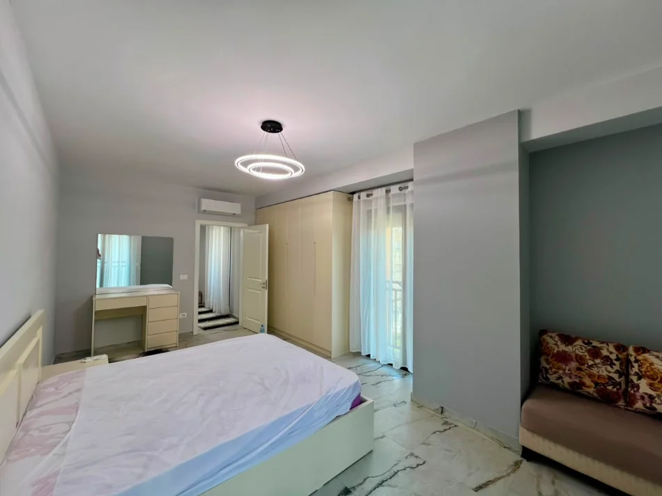Tirane, jepet me qera apartament 1+1+parkim Kati 3, 74 m² 700 € (Shkolla e Baletit)