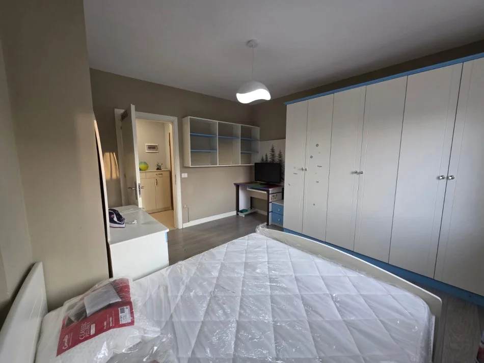 Tirane, jepet me qera apartament 2+1+Ballkon Kati 6, 93 m² 500 € 