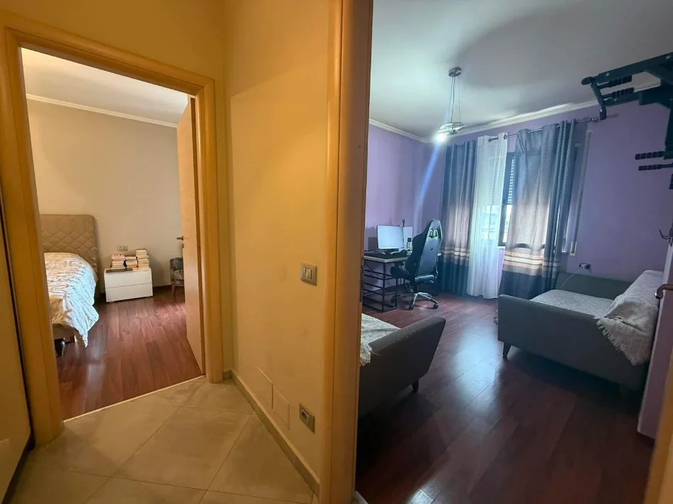 Tirane, shitet apartament 2+1+2 , (Rruga e Dibres)