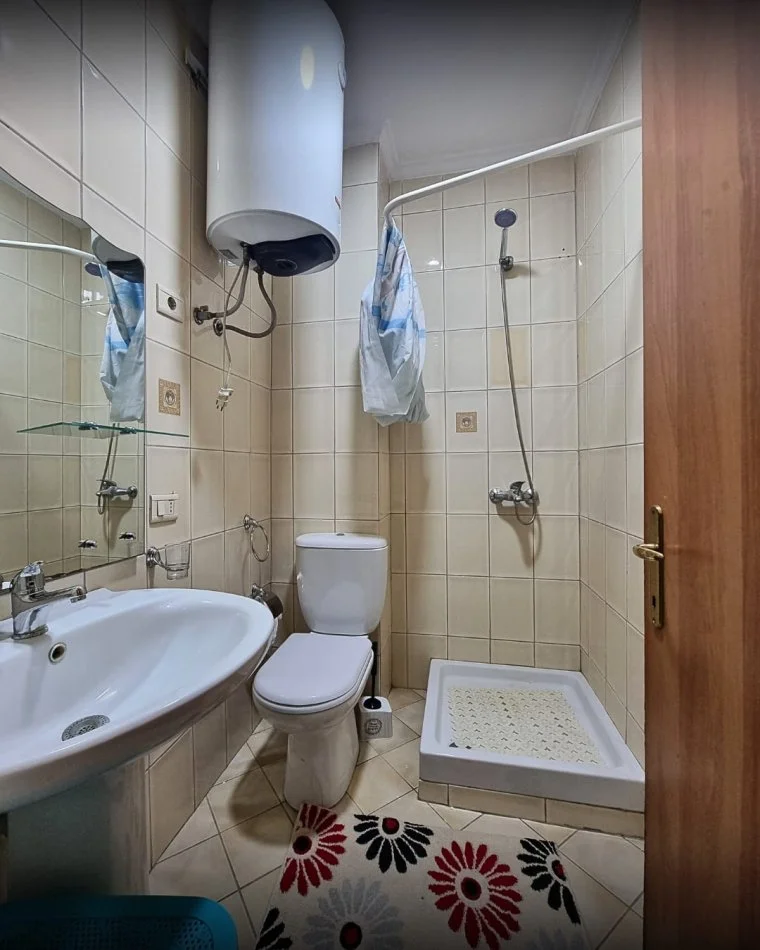 Tirane, jepet me qera apartament 2+1 Kati 8, 650 € (Zogu i zi)