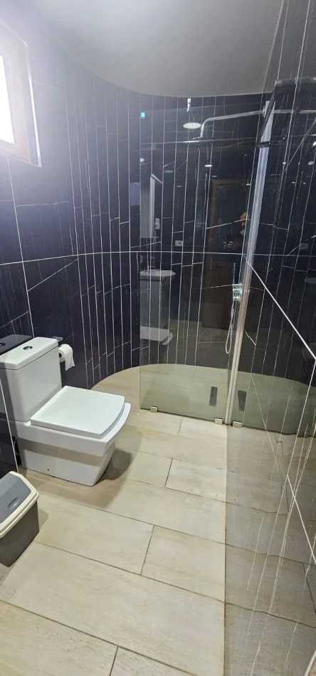 Ksamil, jepet me qera hotel , 100.000 € (ne Ksamil)