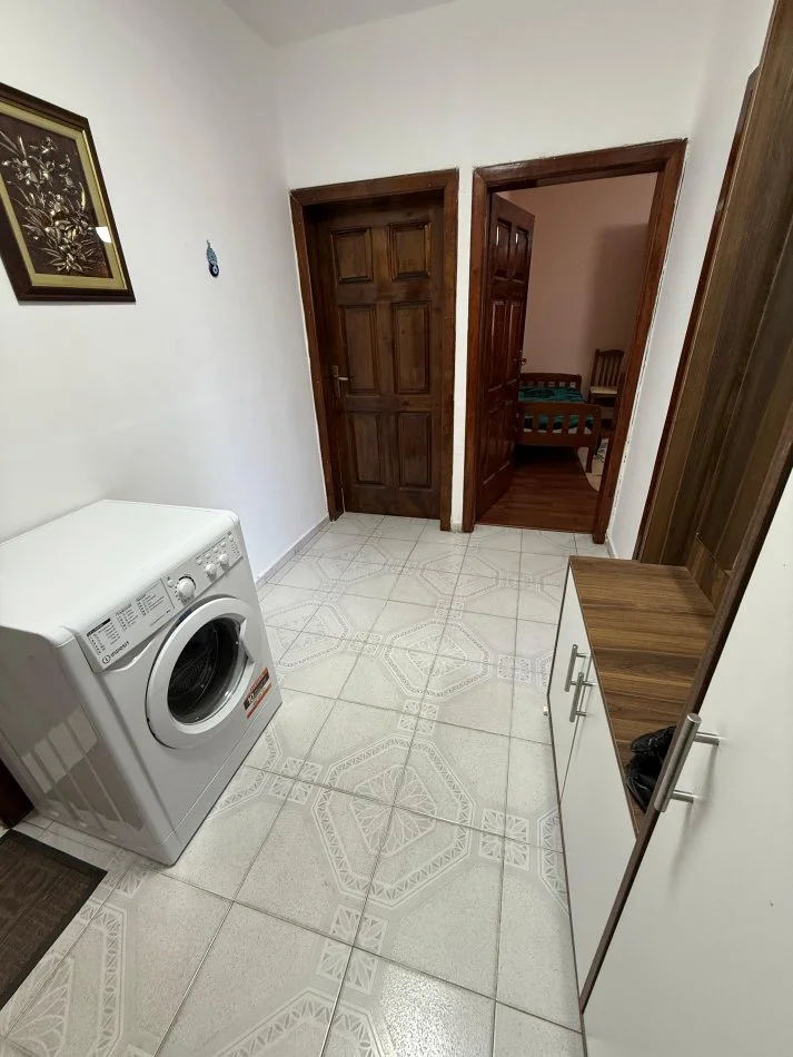 Tirane, jepet me qera 2+1+Aneks+Ballkon Kati 5, 74 m² 450 € (Ish Parku i Autobuzeve)