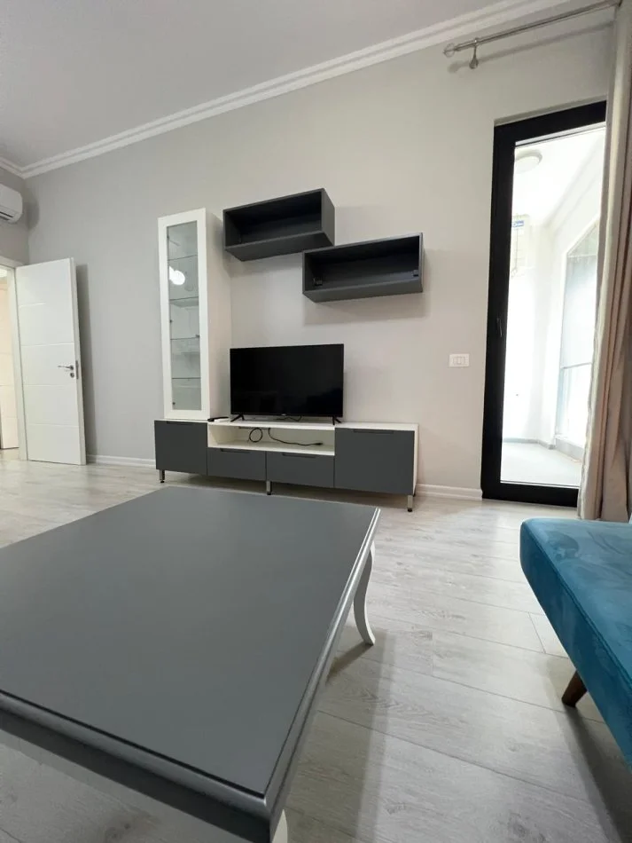 Tirane, jepet me qera apartament 1+1+Ballkon Kati 7, 78 m² 650 € (rruga e kavajes)