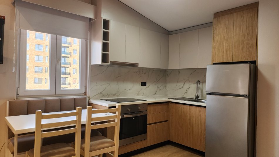 Tirane, jepet me qera apartament 2+1 Kati 5, 100 m² 550 € (Rruga 5 Maji)