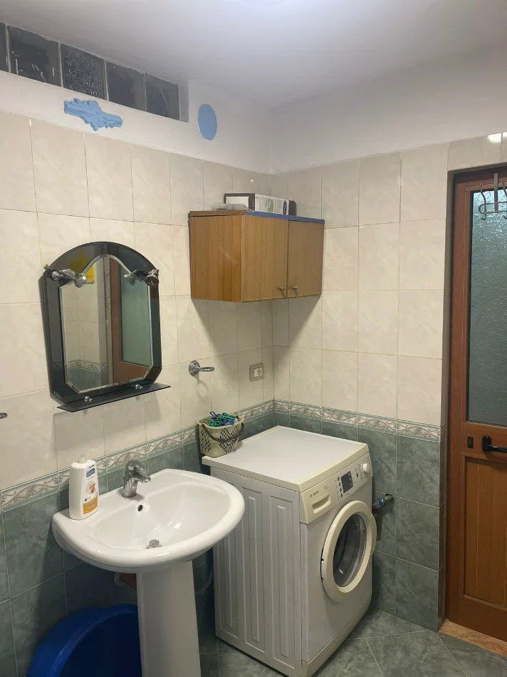 Tirane, jepet me qera apartament 1+1 Kati 5, 70 m² 500 € (Don Bosko)