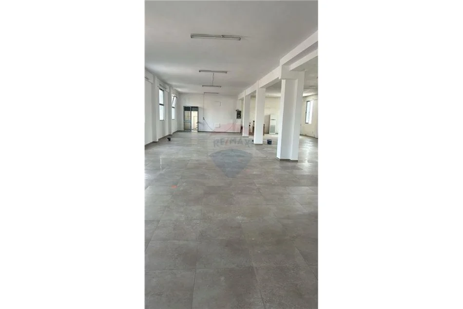 Tirane, jepet me qera ambjent biznesi Kati 0, 140 m² 800 € (Rruga "Dhimo Dhima")