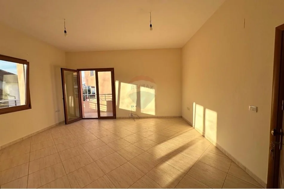 Tirane, jepet me qera 3+1 , (Fusha Ali Demi,)