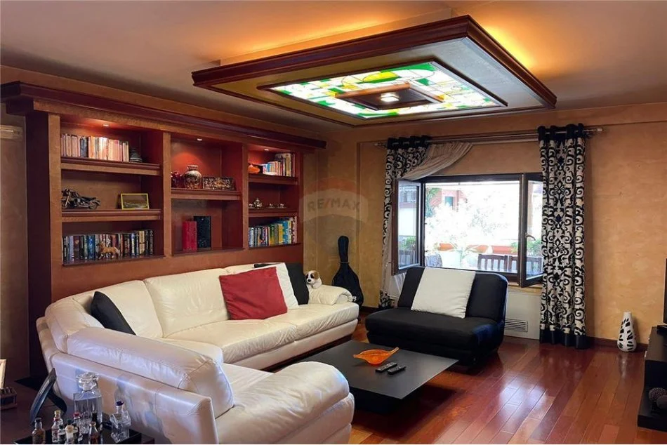 Tirane, shitet 3+1 , (APARTAMENT 3+1+3 PER SHITJE TE GARDA)