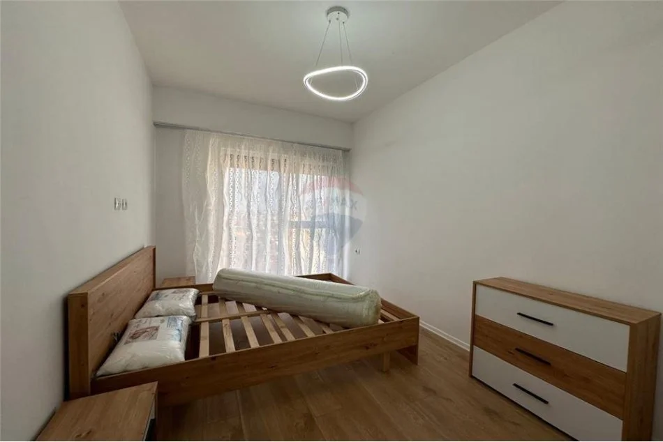 Tirane, jepet me qera 1+1 , 520 € (Porcelan)