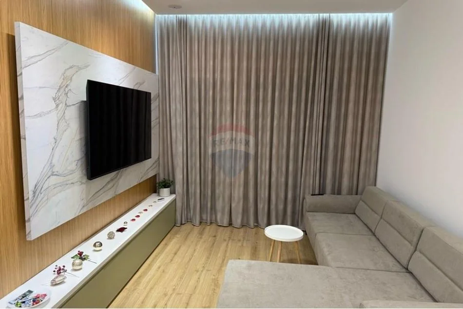 jepet me qera , 131 m² 800 € (Apartament 2+1 per qera - K. Botanik)