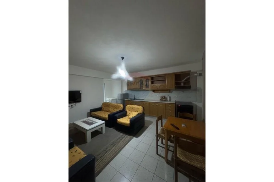 jepet me qera , 90 m² 400 € (Ofrohet oer qira nje apartament 1+1 ne katin 1 te nje vile ne rrugen Pandi Dardha.)