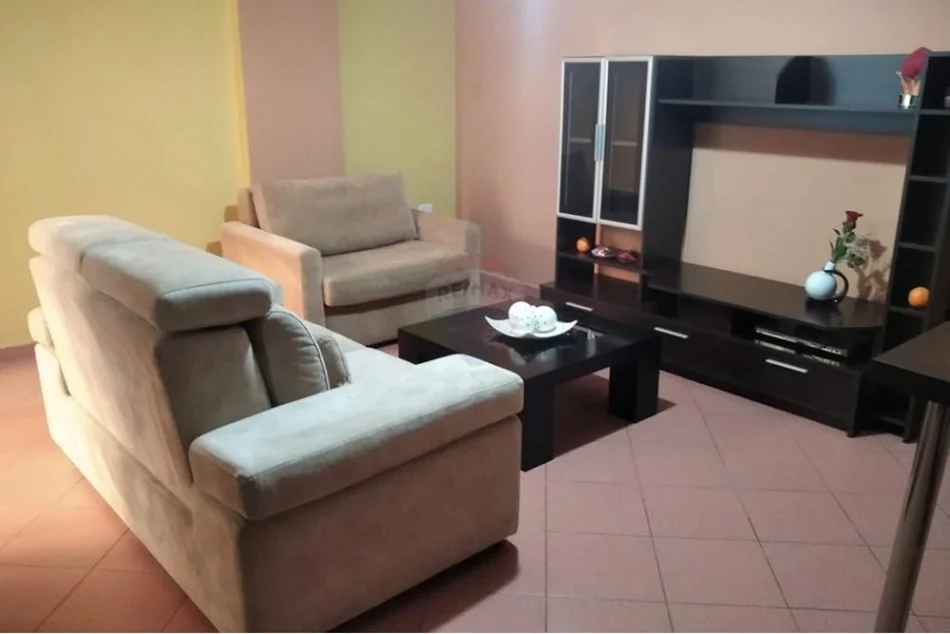 jepet me qera , 54 m² 320 € (Apartament 1+1 per qira ne Fresk)