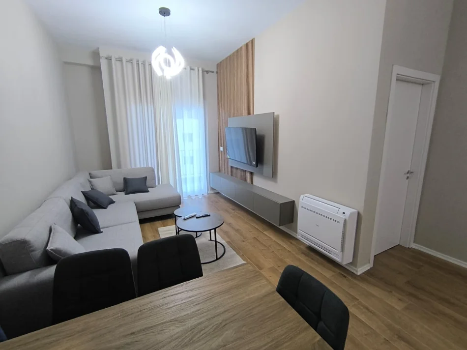 Tirane, jepet me qera apartament 1+1+Ballkon Kati 6, 72 m² 600 € (Aura rezidence)