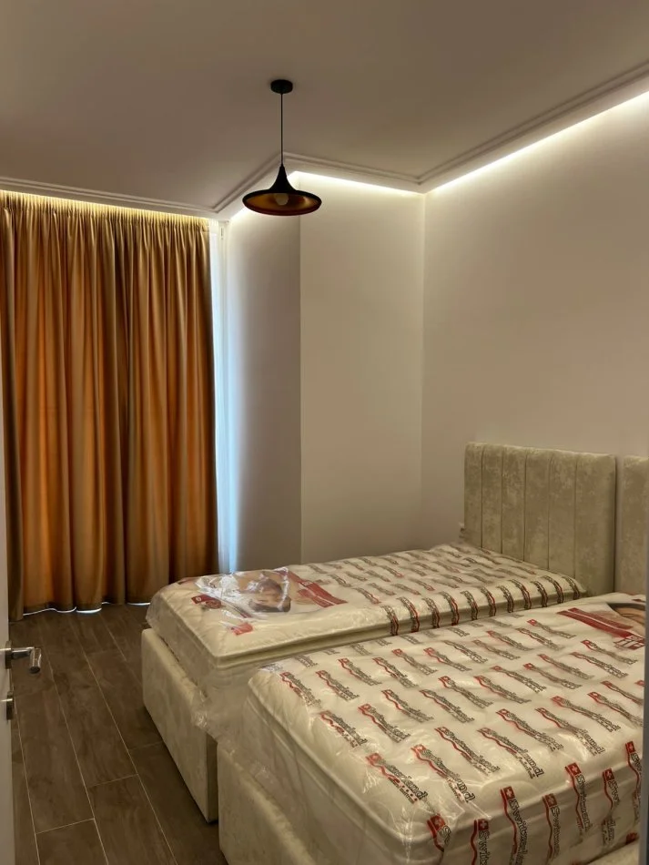 Tirane, jepet me qera apartament 2+1 Kati 3, 100 m² 800 € 