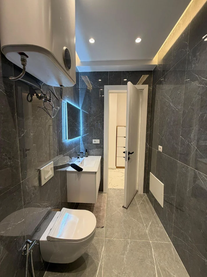 Tirane, jepet me qera apartament 1+1 Kati 6, 70 m² 700 € 