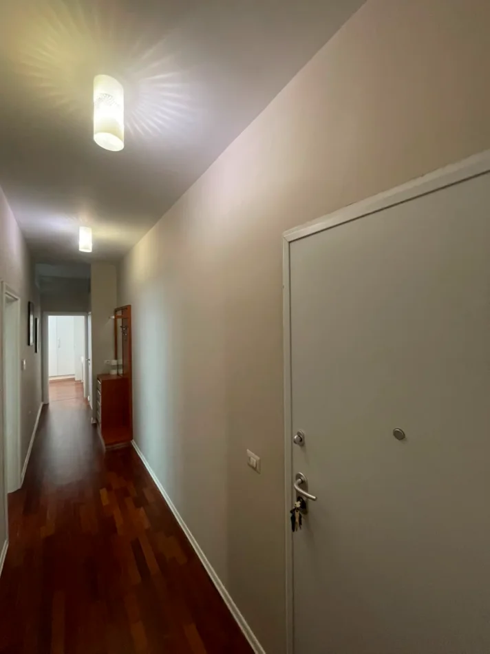 Tirane, jepet me qera apartament 1+1 Kati 7, 60 m² 700 € (Rruga Tefta Tashko)