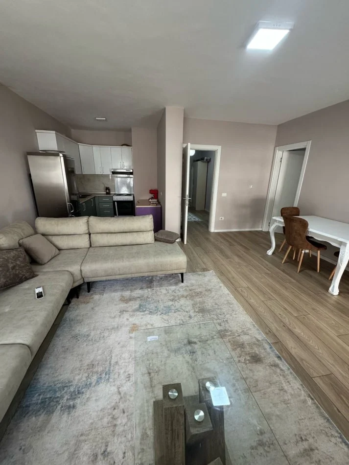 Tirane, jepet me qera apartament 2+1+Ballkon Kati 4, 100 m² 400 € 