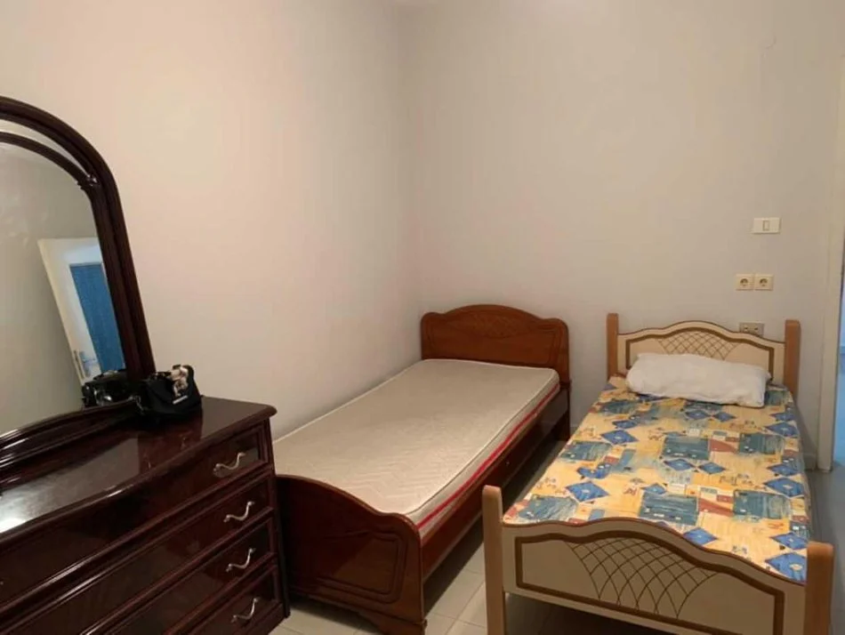 Tirane, jepet me qera apartament 2+1+Ballkon Kati 5, 95 m² 500 € (Rruga Bulevardi Zogu I)