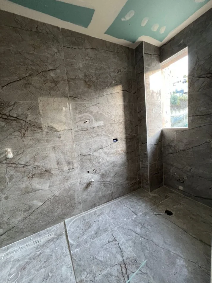 Tirane, jepet me qera Vile 1 Katshe , 200 m² 2.000 € (Liqeni i Thate)