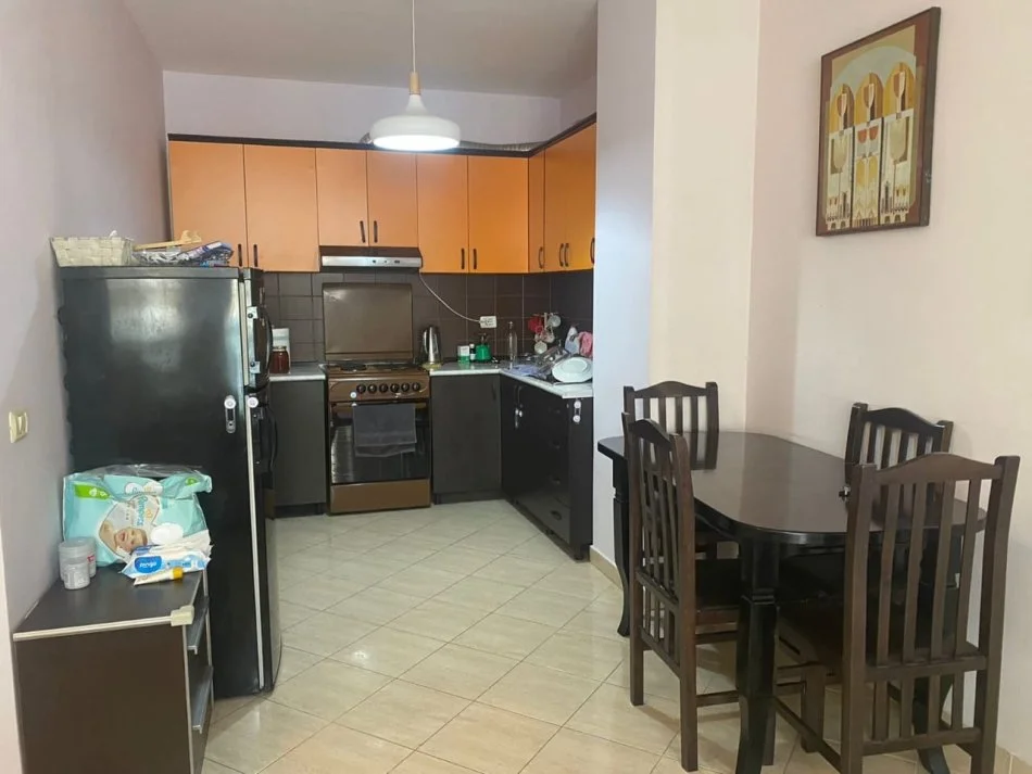 Tirane, jepet me qera apartament 1+1+Ballkon Kati 3, 70 m² 550 € (Selvia, Rruga e Dibres)